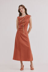 Hoss Intropia Alessia. Vestido midi acetinado Subiu