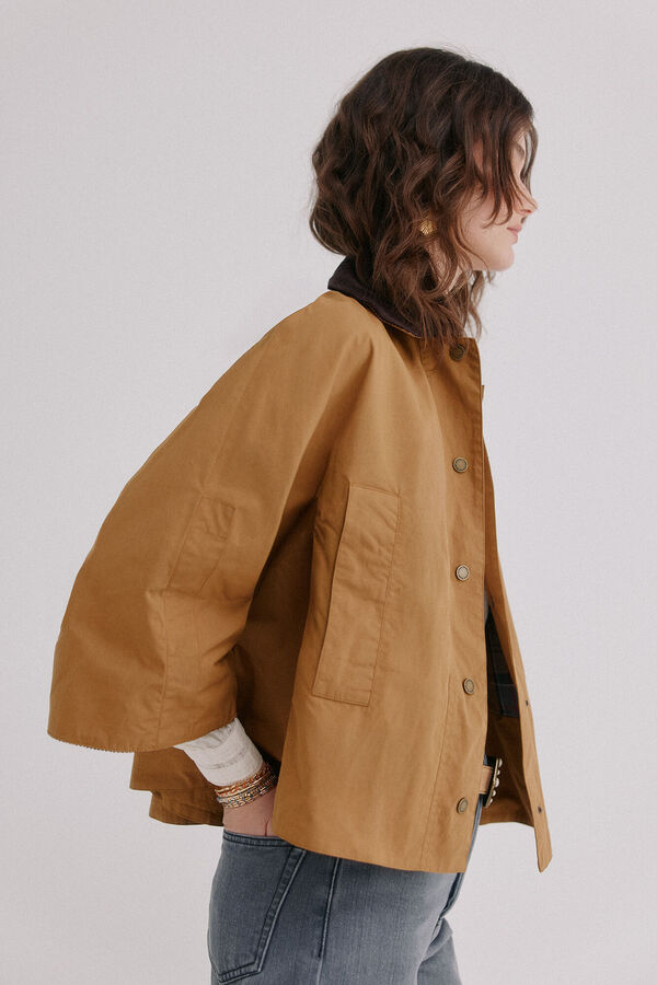 Hoss Intropia Delma. Deportiva tipo capa Amarillo