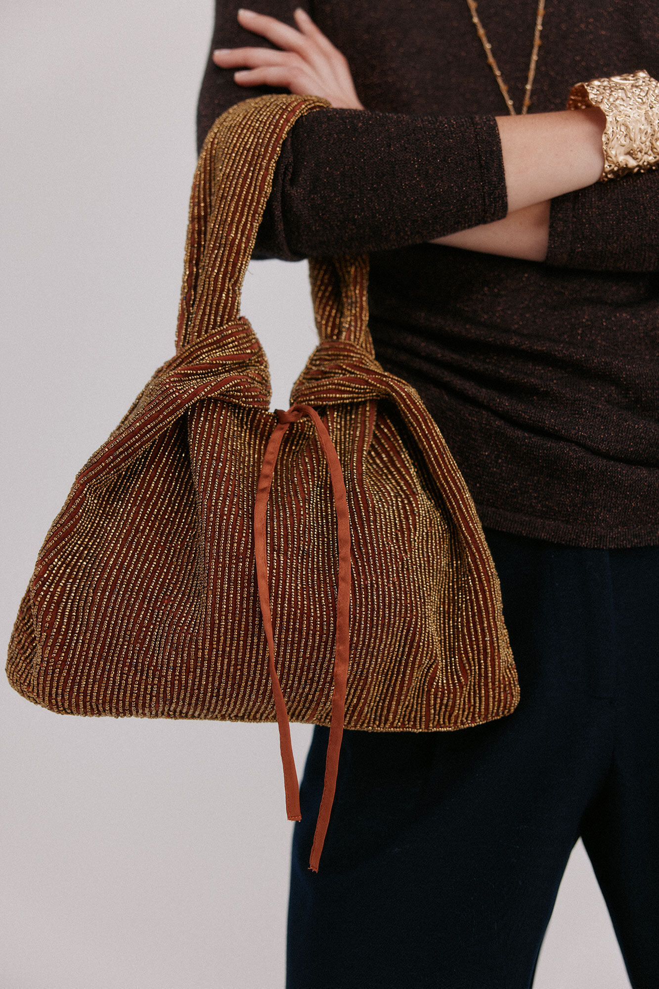 Hoss Intropia Nora. Bolsa de veludo com contas