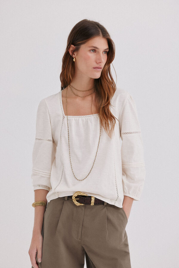 Hoss Intropia Miranda. Blusa rom&acirc;ntica Beige