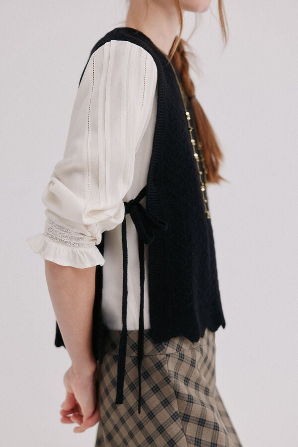 Hoss Intropia Isaura. Knitted gilet Black
