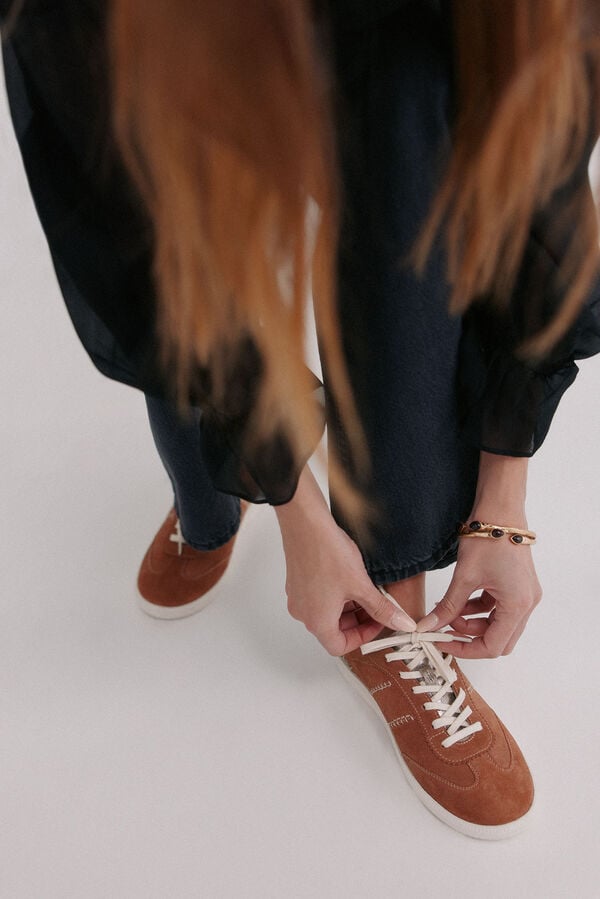 Hoss Intropia Mireia. Croute de camurça Castanho