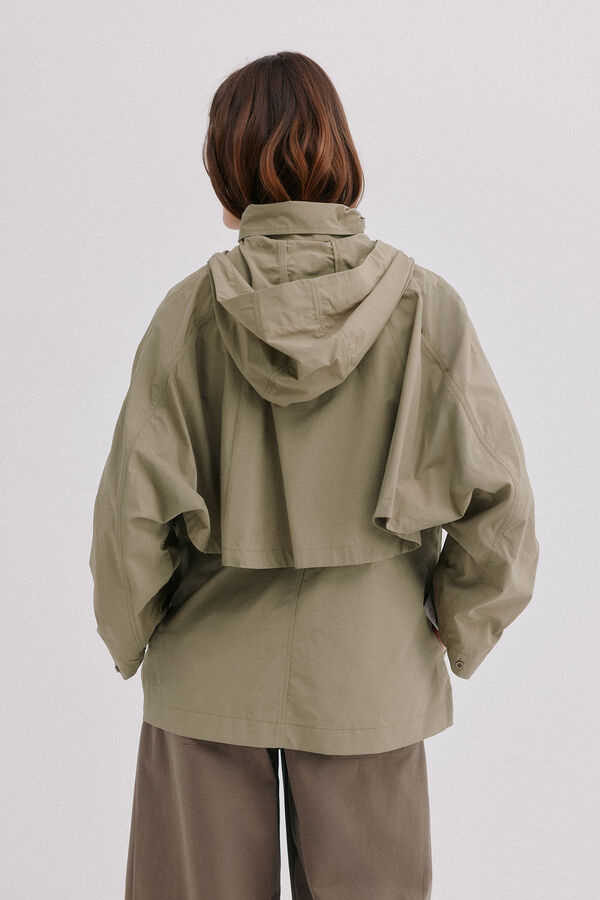 Hoss Intropia Diane. Desportiva curta Verde