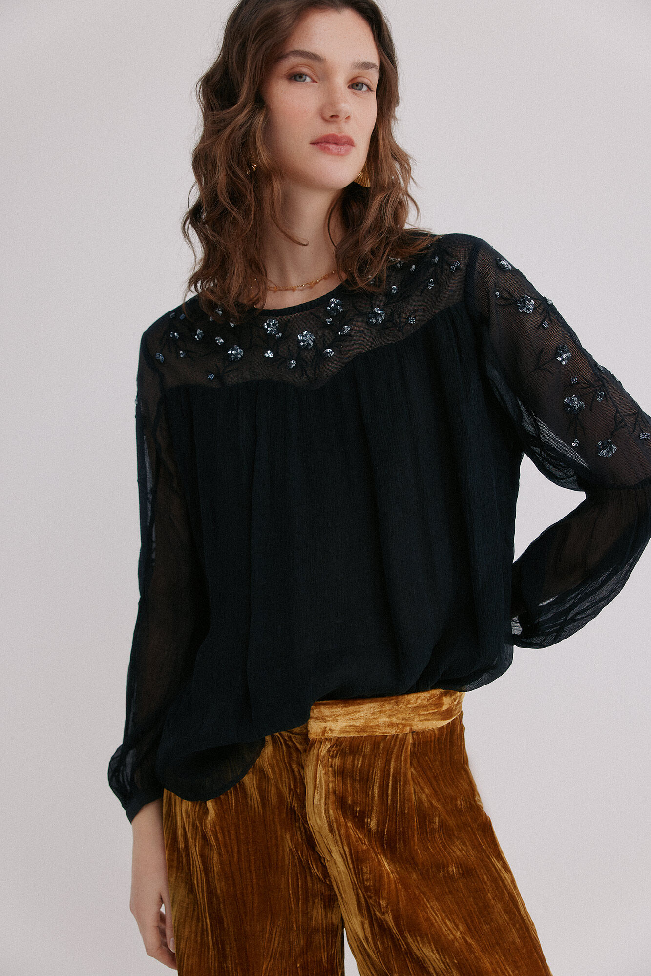 Hoss Intropia Claire. Blusa bordada