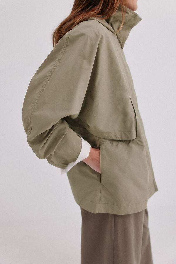 Hoss Intropia Diane. Desportiva curta Verde