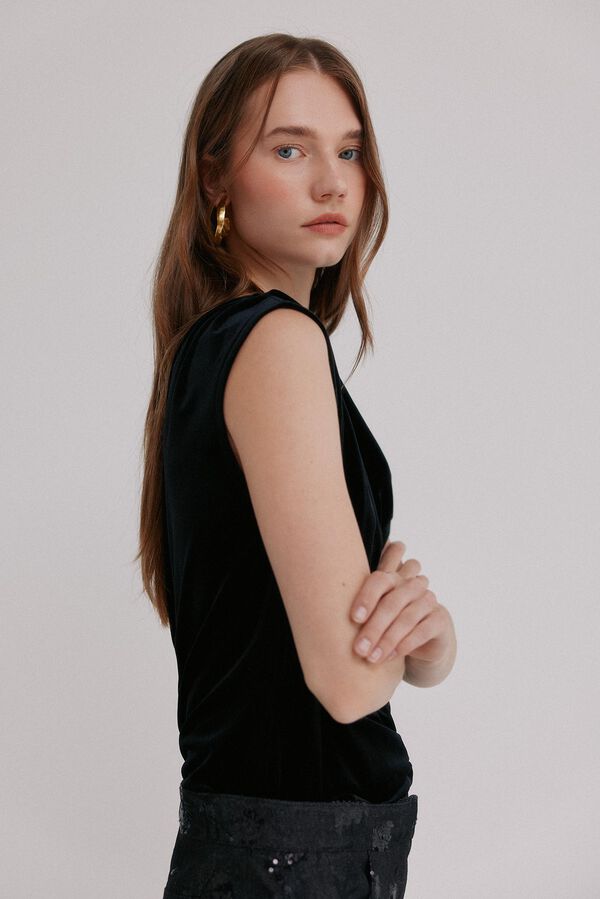 Hoss Intropia Marcela. Top assimétrico Preto