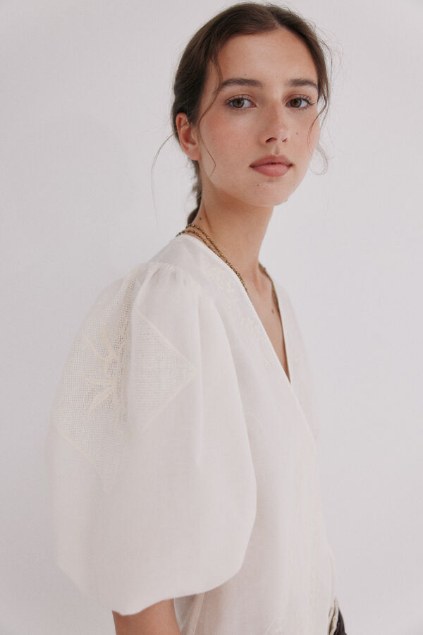Hoss Intropia Cintia. Blusa cruzada Ecru