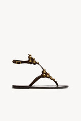 Hoss Intropia Maisa. Sand&aacute;lias com pe&ccedil;as met&aacute;licas em pele Castanho