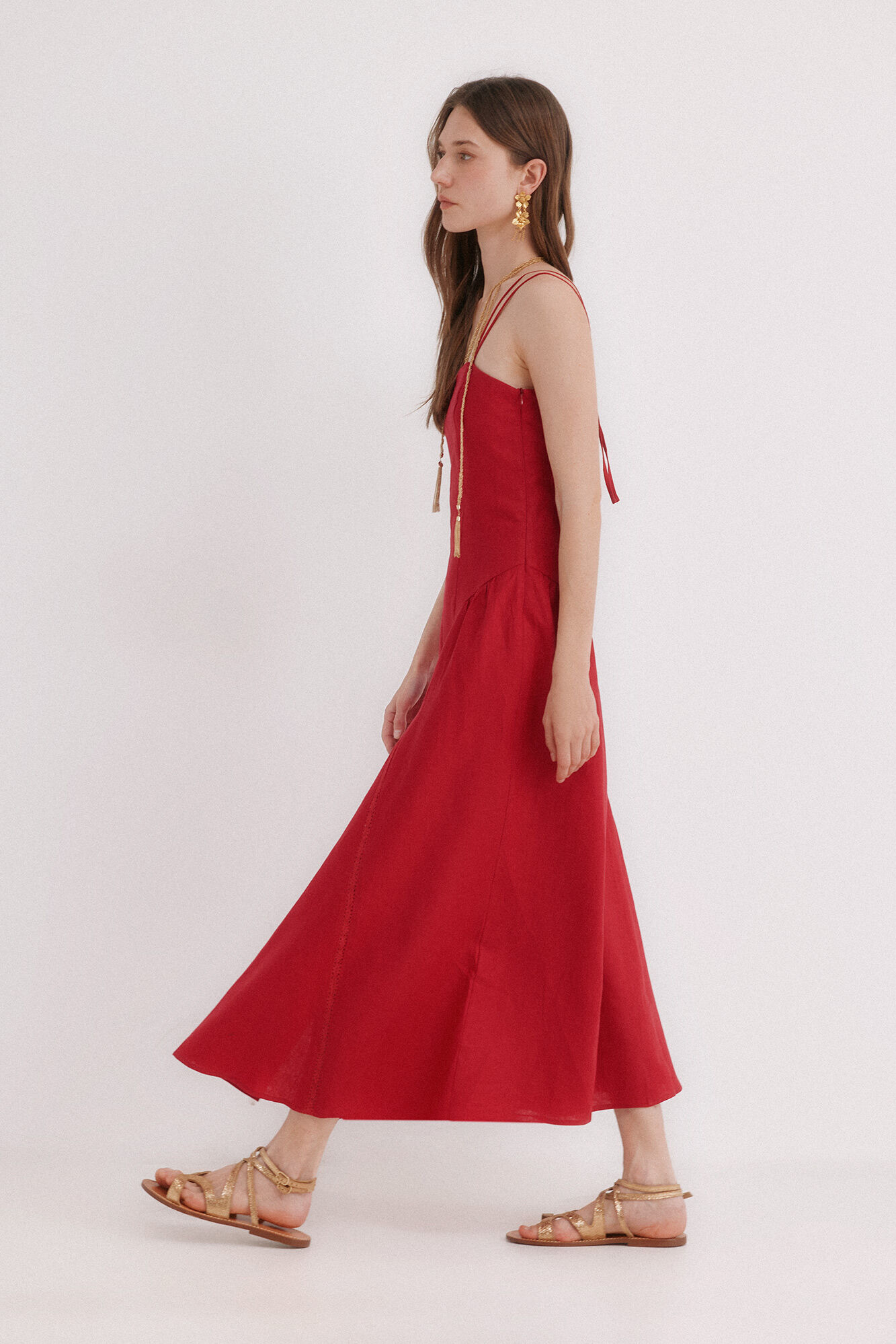 Hoss Intropia Ailin. Vestido midi rojo