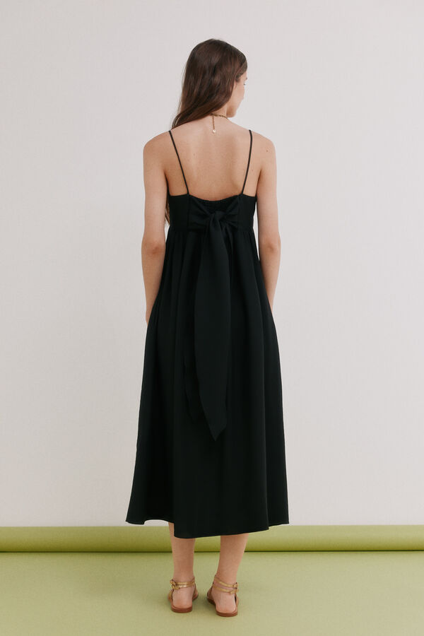 Hoss Intropia Asunci&oacute;n. Vestido com la&ccedil;ada Preto