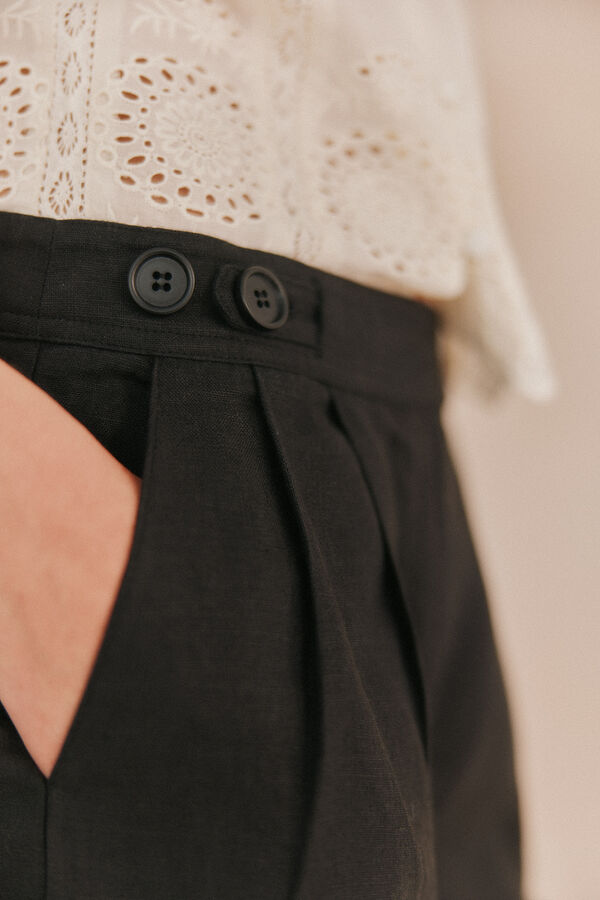 Hoss Intropia Pamelia. Linen Bermuda shorts Black