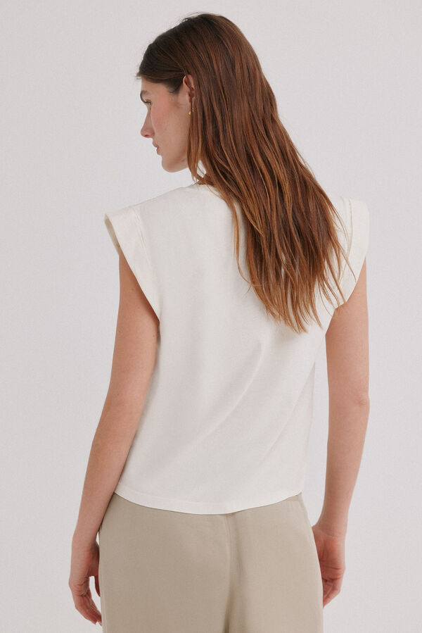 Hoss Intropia Mabel. T-shirt com aba Ecru