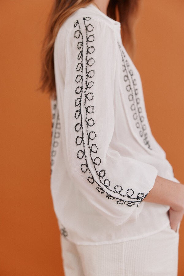 Hoss Intropia Graça. Blusa bordada Branco