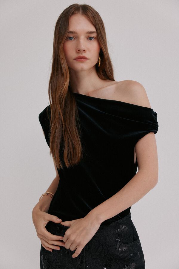 Hoss Intropia Marcela. Top assimétrico Preto