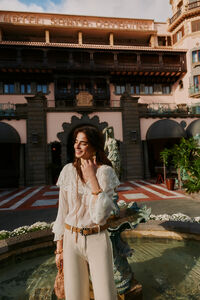 Hoss Intropia Catalina. Blusa rom&acirc;ntica