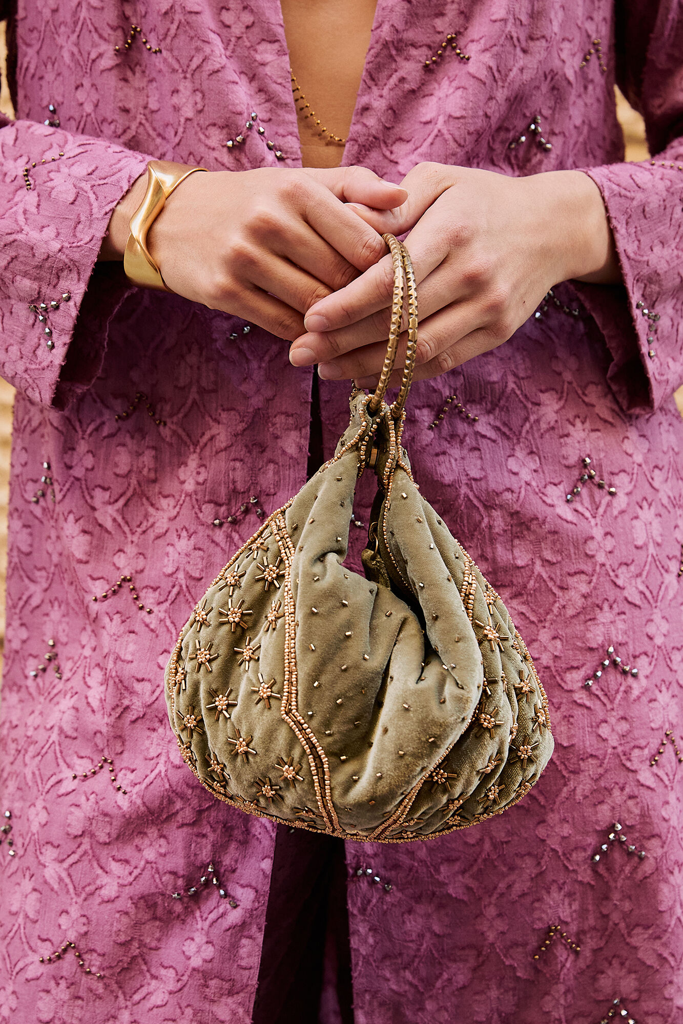 Hoss Intropia Nadia. Bolsa de veludo e mi&ccedil;angas