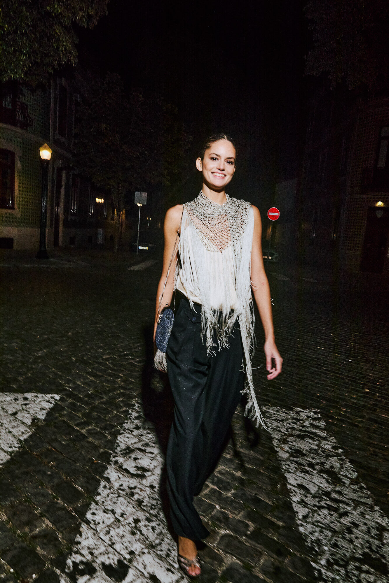 Hoss Intropia Malia. Xale bordado com mi&ccedil;angas