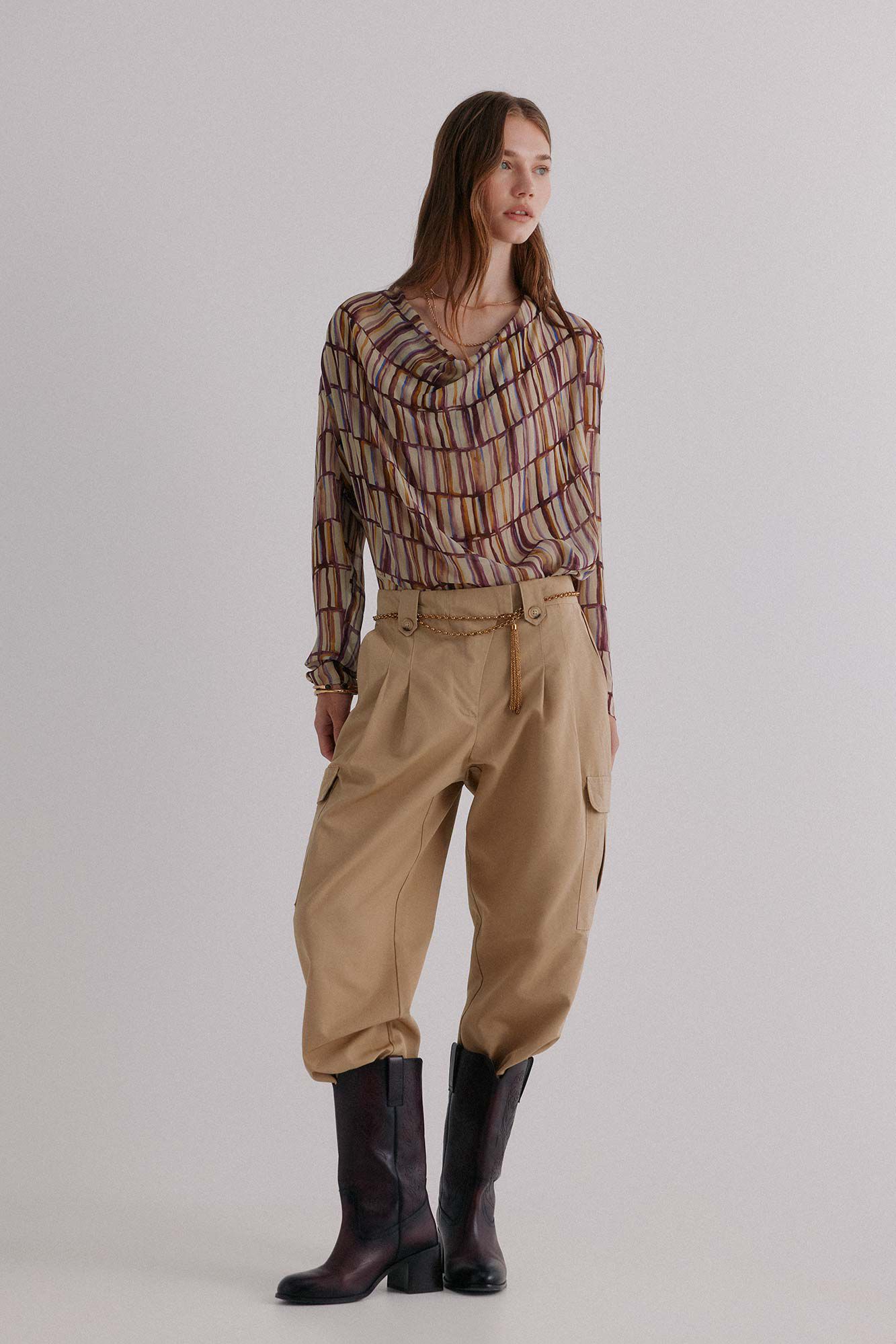 Hoss Intropia Guisselle. Blusa com decote cruzado assim&eacute;trico