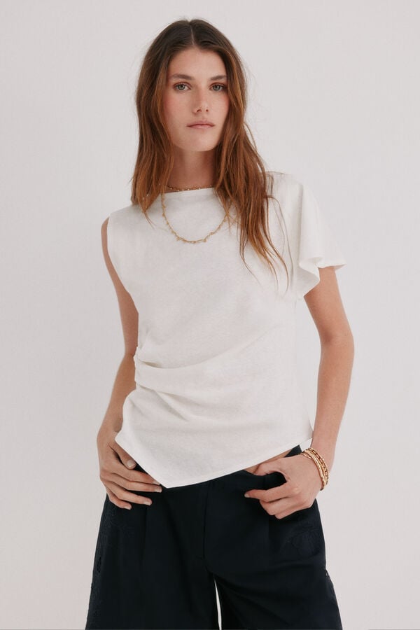 Hoss Intropia Melania. Asymmetric T-shirt Ivory