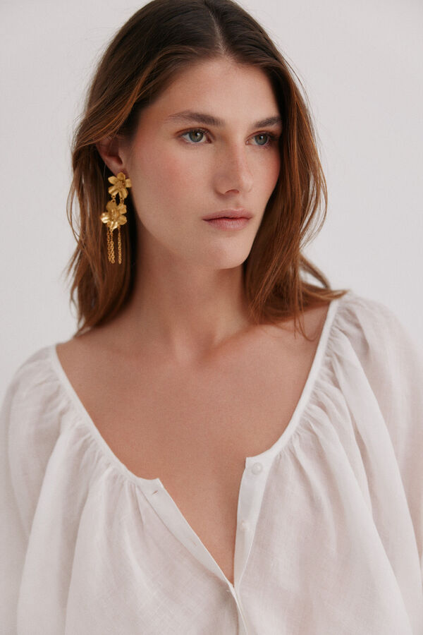 Hoss Intropia Leila. Brincos flor Dourado