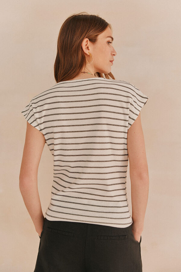 Hoss Intropia Miranda. Draped neckline T-shirt Ivory