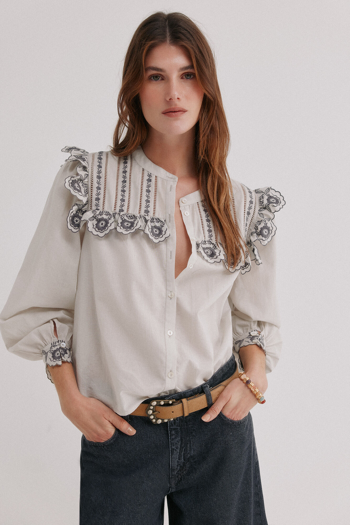 Hoss Intropia Carolina. Blusa bordada
