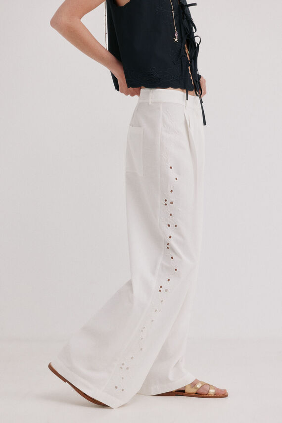 Pura. Pantalón calados laterales