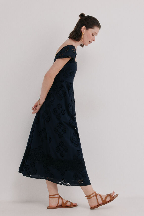 Abril. Vestido calado