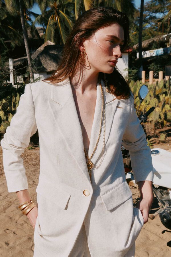 Hoss Intropia Elise. Blazer ajustado Ecru