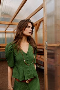 Hoss Intropia Casilda. Blusa rom&acirc;ntica cintada