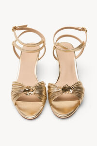 Hoss Intropia Maider. Sand&aacute;lias salto m&eacute;dio em pele