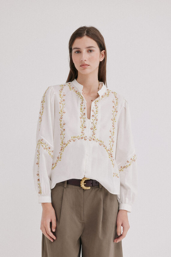 Cintya. Camisa bordados