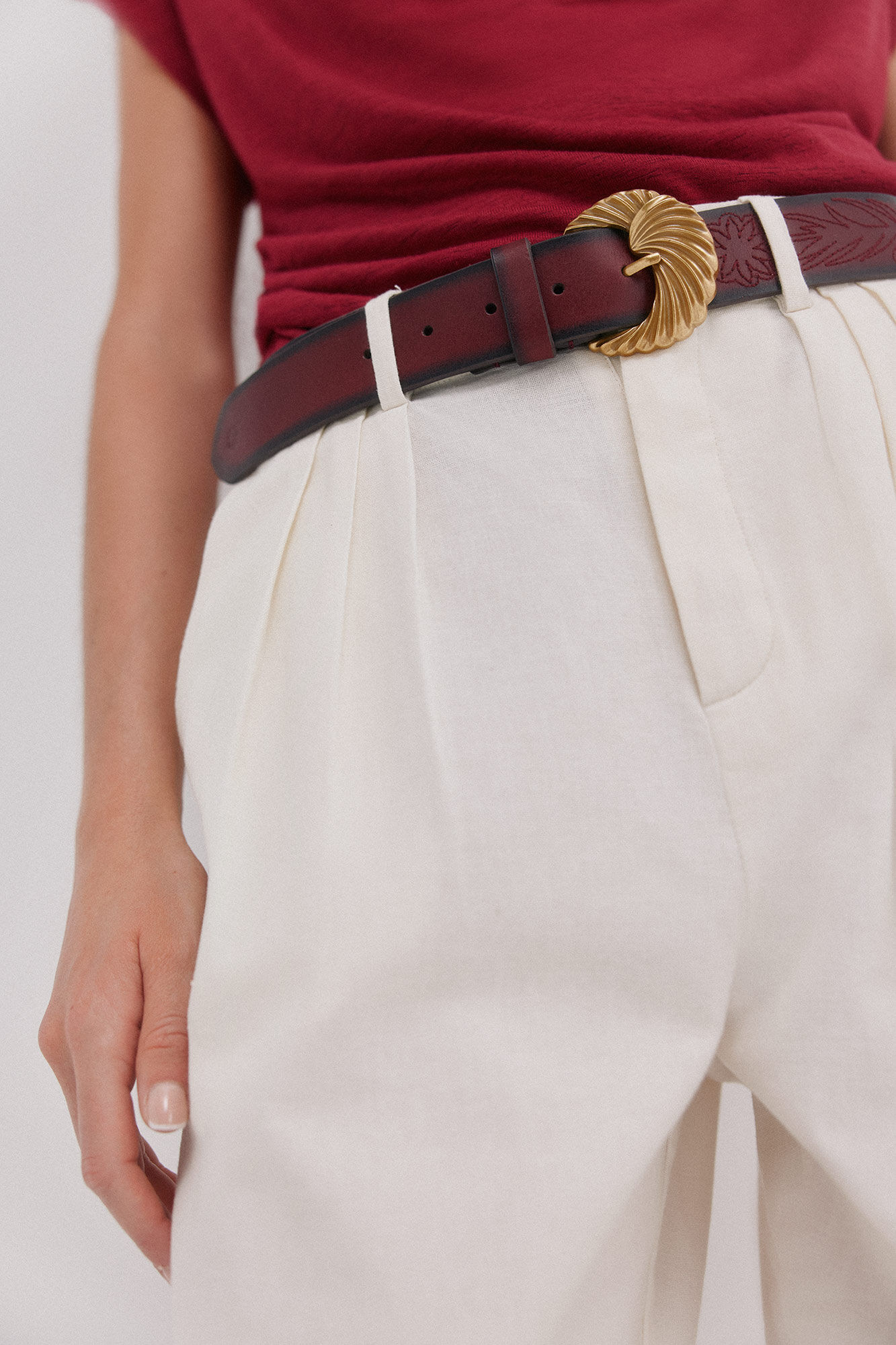 Hoss Intropia Lilita. Cinto de pele bordado