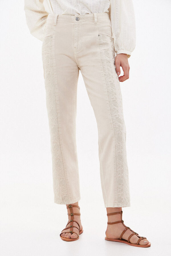 Hoss Intropia Ofelia. Straight jeans with embroidery Ivory