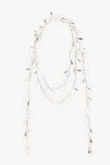Hoss Intropia Leila. Collar hojas plateadas Gris