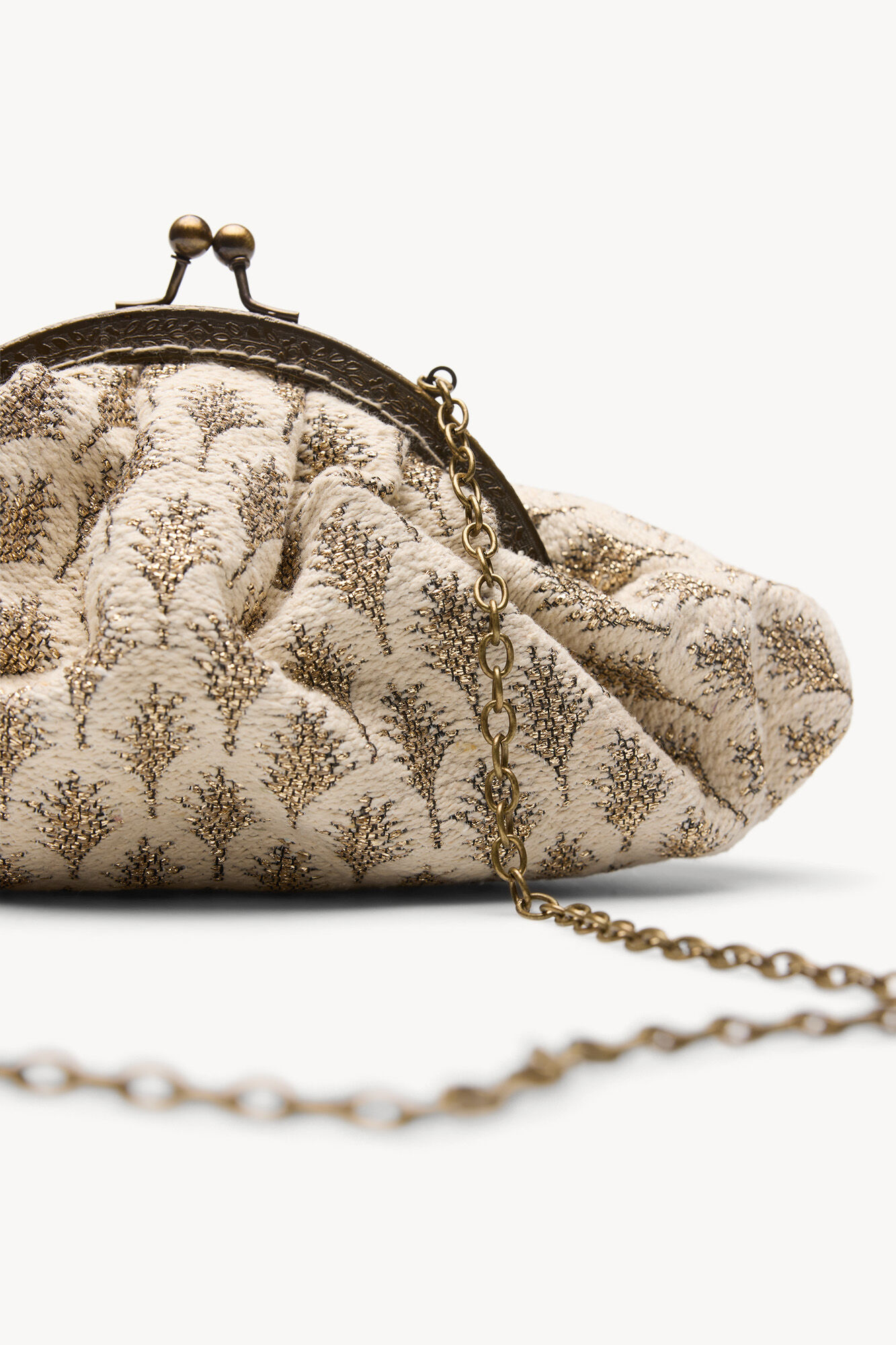 Hoss Intropia Naroa. Mala com fecho de boquilha