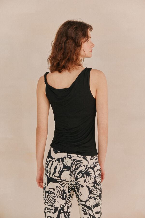 Hoss Intropia Milia. Camiseta drapeada Preto