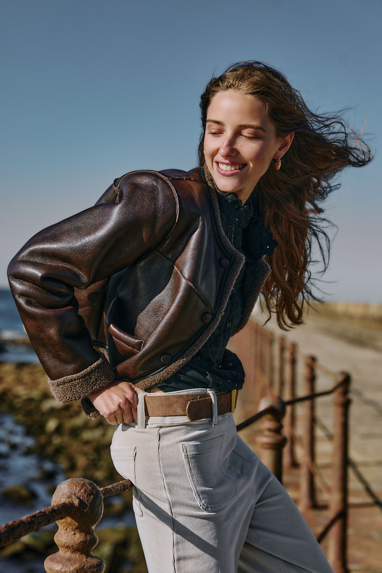 Hoss Intropia Payton. Cal&ccedil;a de veludo cotel&ecirc;