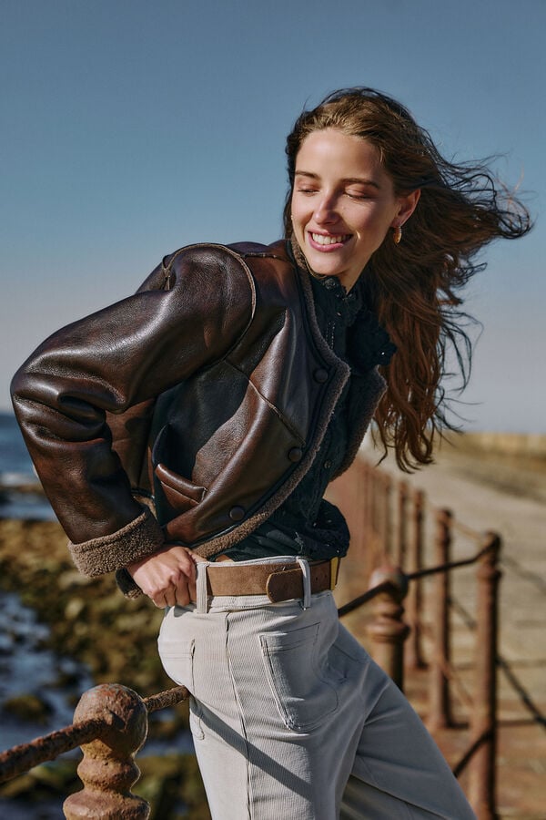 Hoss Intropia Payton. Calça de veludo cotelê Ecru