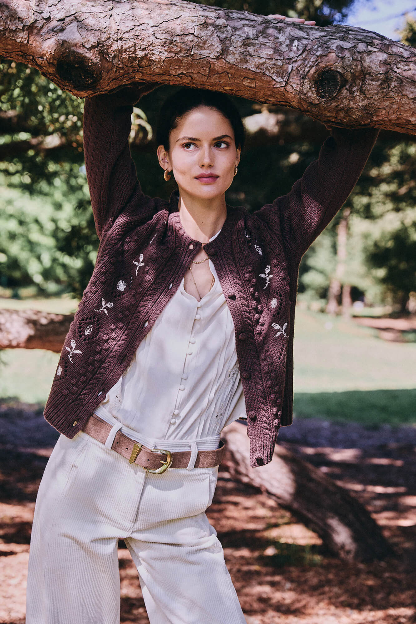 Hoss Intropia Ilena. Casaco de malha bordado