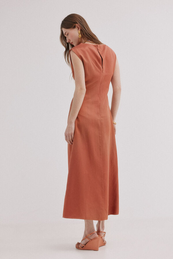 Hoss Intropia Alessia. Vestido midi acetinado Subiu