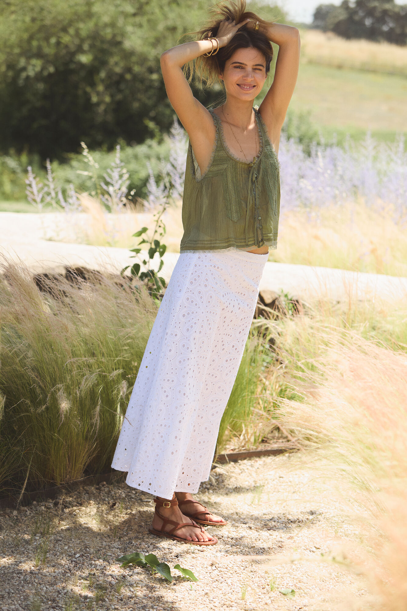 Hoss Intropia Regina. saia perfurada