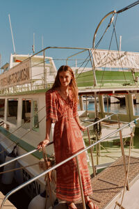 Hoss Intropia Ana. Vestido midi flu&iacute;do