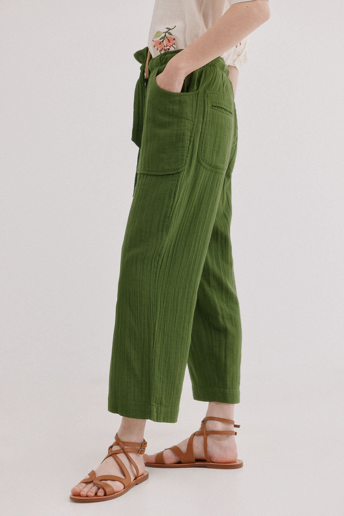 Hoss Intropia Pia. Pantal&oacute;n estilo cargo