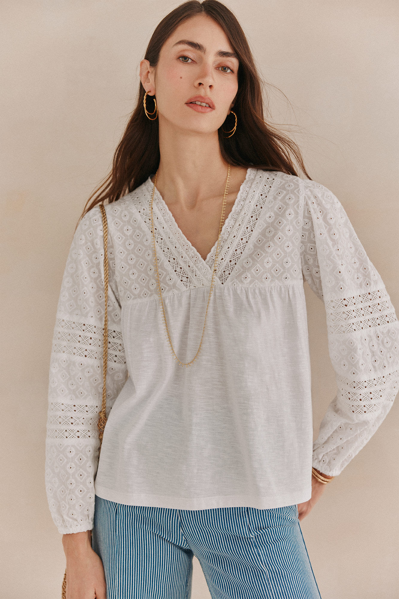 Cortefiel Felicidad. Camiseta bordada