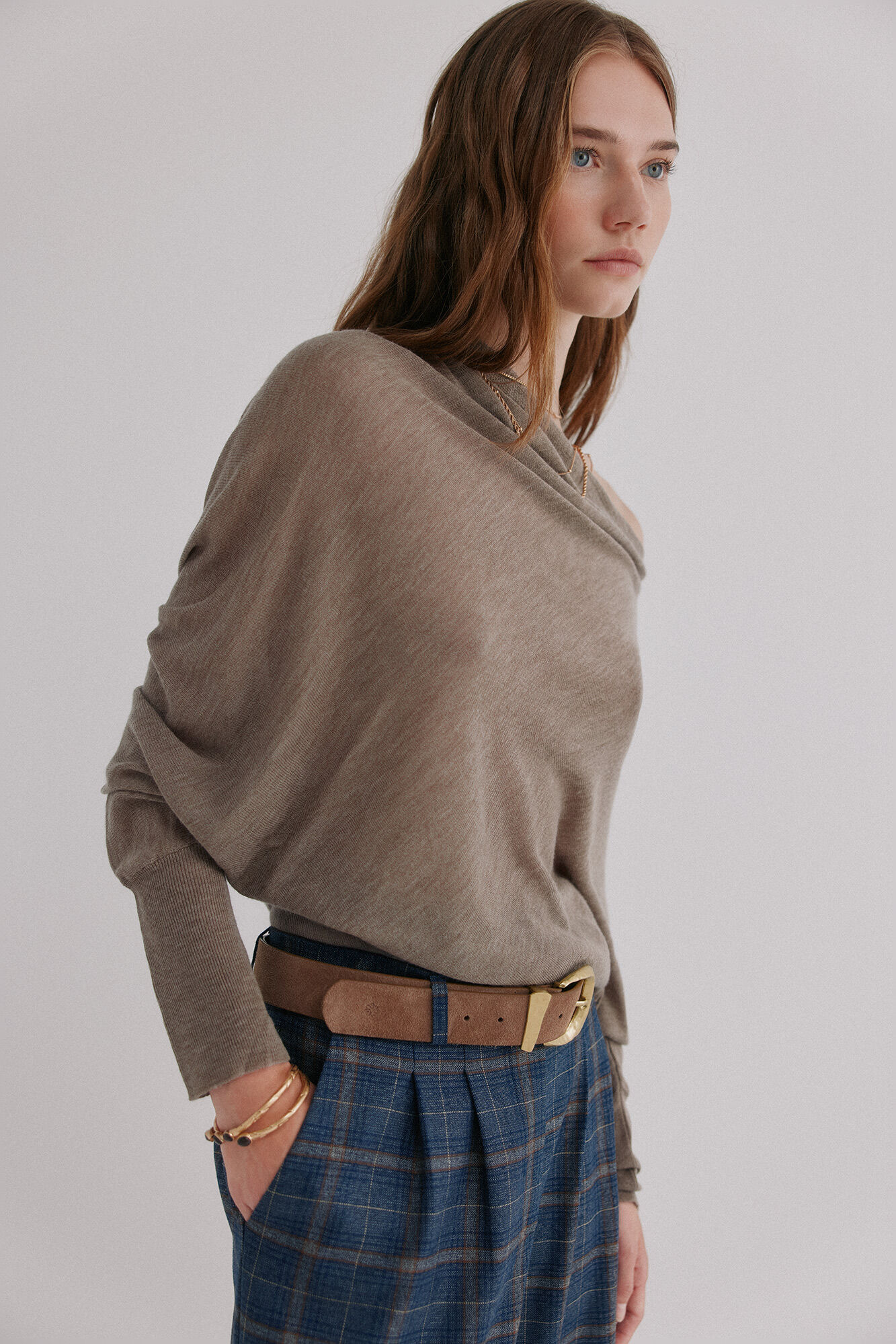 Hoss Intropia Nica. Camisola com decote assim&eacute;trico