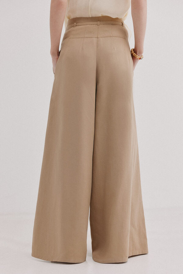 Hoss Intropia Poppy. Cal&ccedil;a fluida com pin&ccedil;as Ecru
