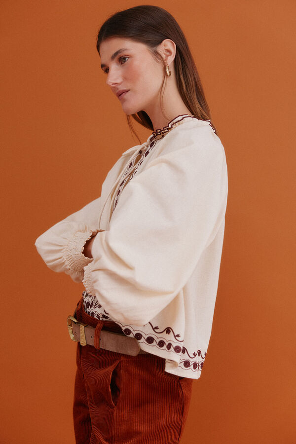 Hoss Intropia Claudia. Blusa bordada Ecru