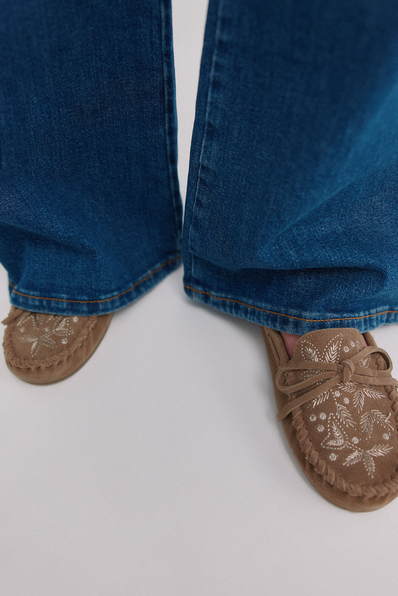 Hoss Intropia Marcela. Mocassins de croute bordados