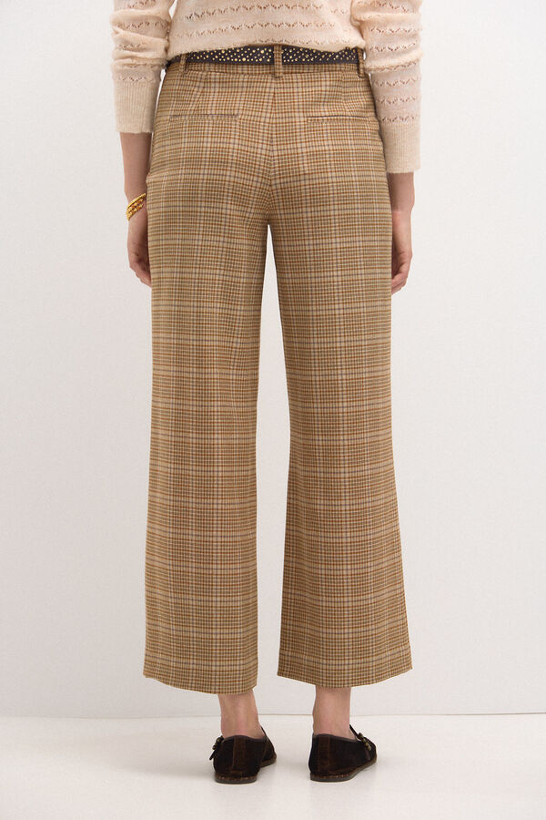 Hoss Intropia Penny. Checkered shorts Brown